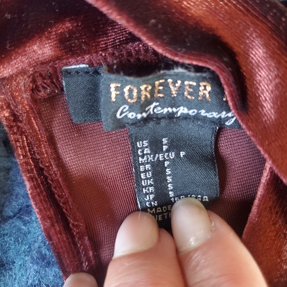 Forever 21 Burgundy Velvet Bodysuit Size Small - Picture 2 of 3